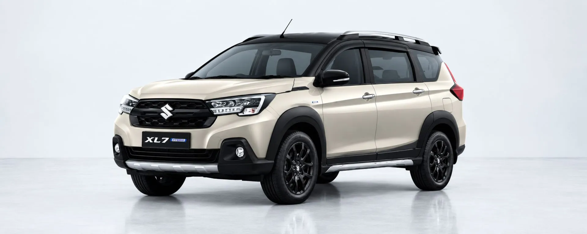 Suzuki XL7 Hybrid 7 penumpang dengan desain SUV dan teknologi hybrid